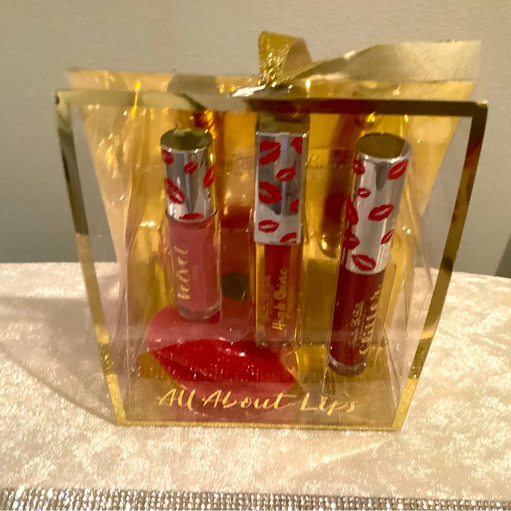 Pretty lipstick bundle